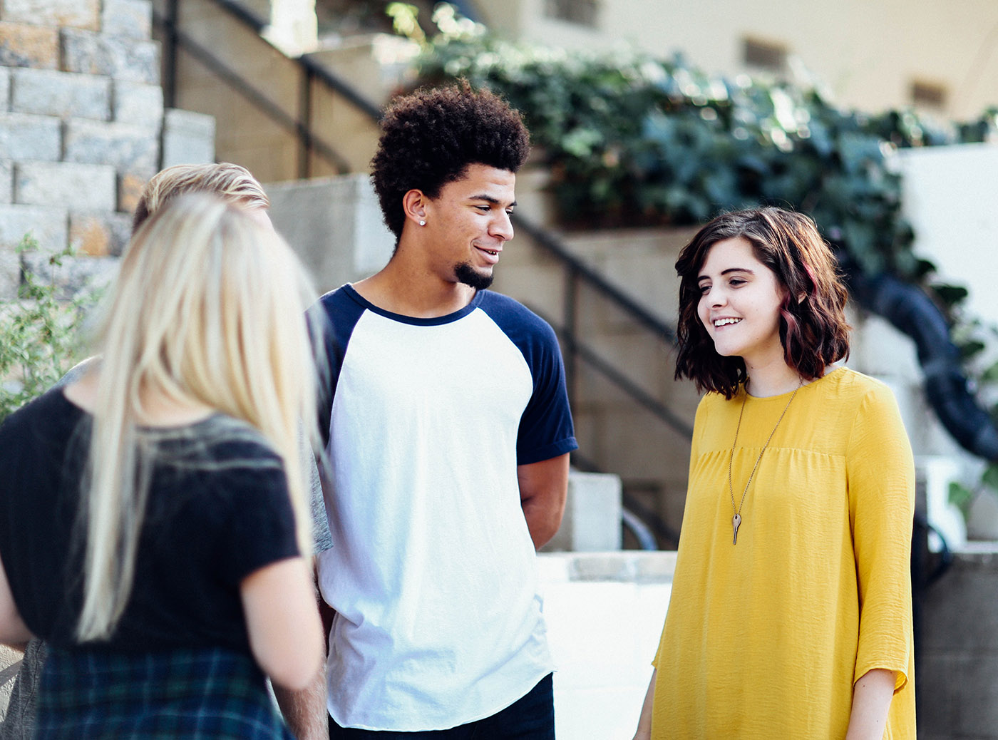 Teen therapy photo of teenagers talking as part of Therapy for Teens